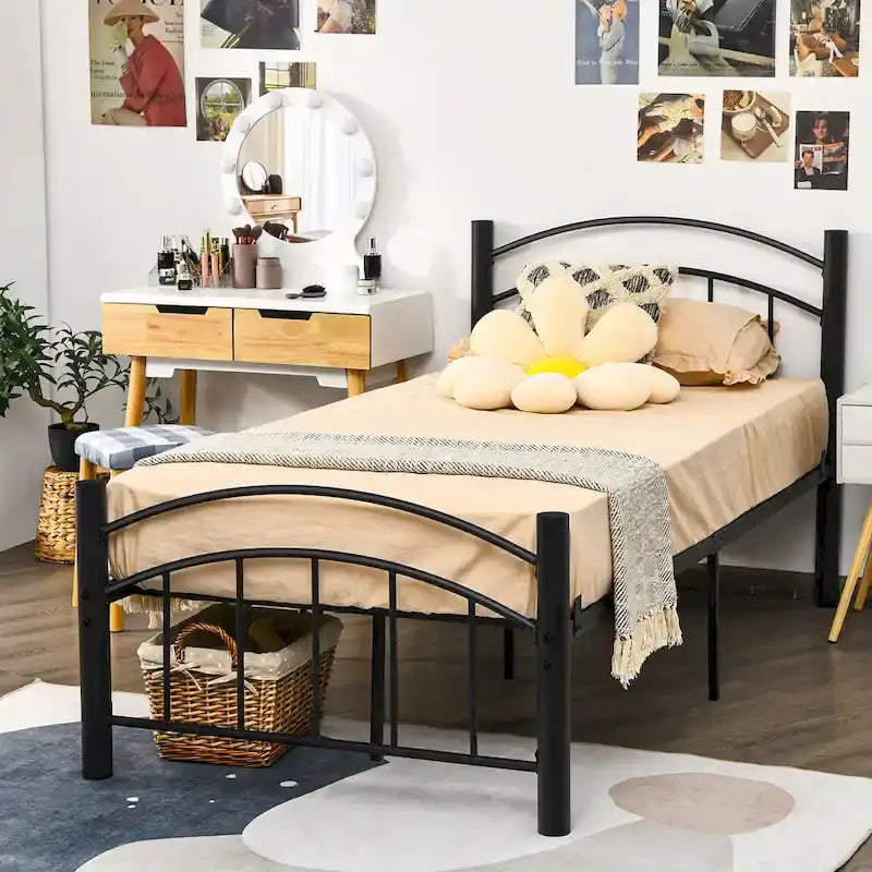 Struttura letto a piattaforma in metallo nero con testiera | Singolo/Matrimoniale | 1–2 persone