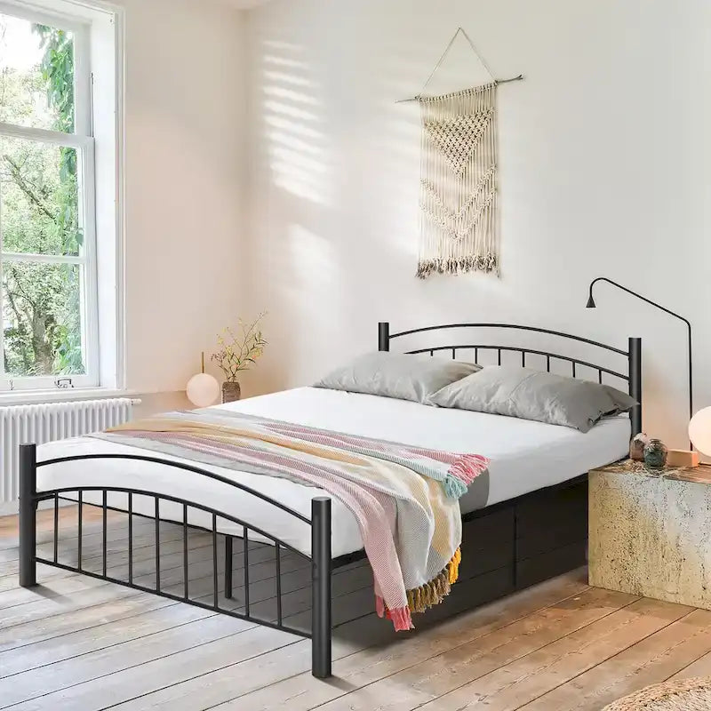 Struttura letto a piattaforma in metallo nero con testiera | Singolo/Matrimoniale | 1–2 persone