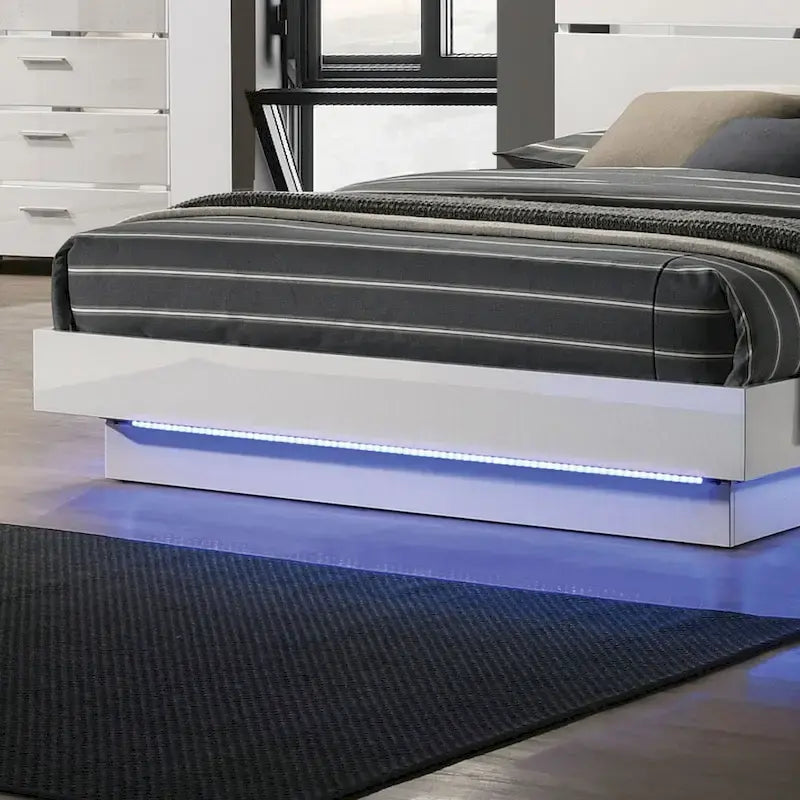 Letto Moderno Bianco con Piattaforma e Illuminazione LED | King / California King / Queen | Per 2 Persone