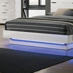 Letto Moderno Bianco con Piattaforma e Illuminazione LED | King / California King / Queen | Per 2 Persone