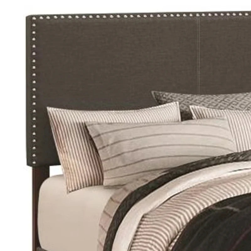Letto a piattaforma in tessuto grigio antracite con borchie – Queen, ospita 1–2 persone