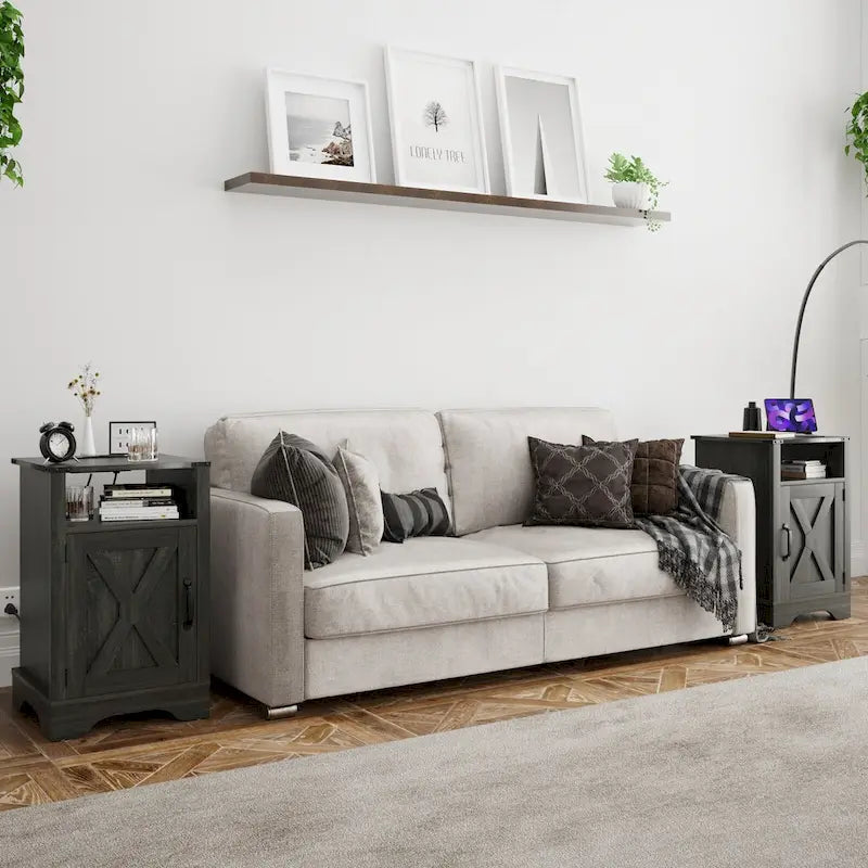 Comodino Barn Door con Stazione di Ricarica, Set da 2 – Bianco/Espresso, Mandorla, Grigio Carbone, Bianco, Nero