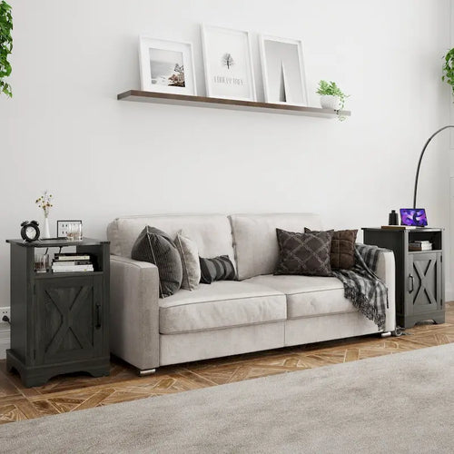 Comodino Barn Door con Stazione di Ricarica, Set da 2 – Bianco/Espresso, Mandorla, Grigio Carbone, Bianco, Nero