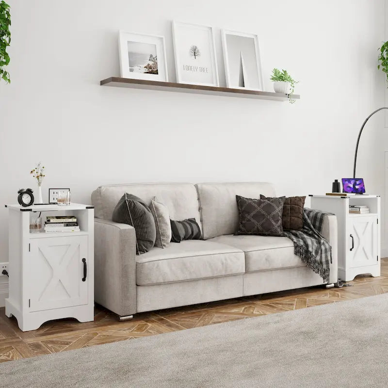 Comodino Barn Door con Stazione di Ricarica, Set da 2 – Bianco/Espresso, Mandorla, Grigio Carbone, Bianco, Nero