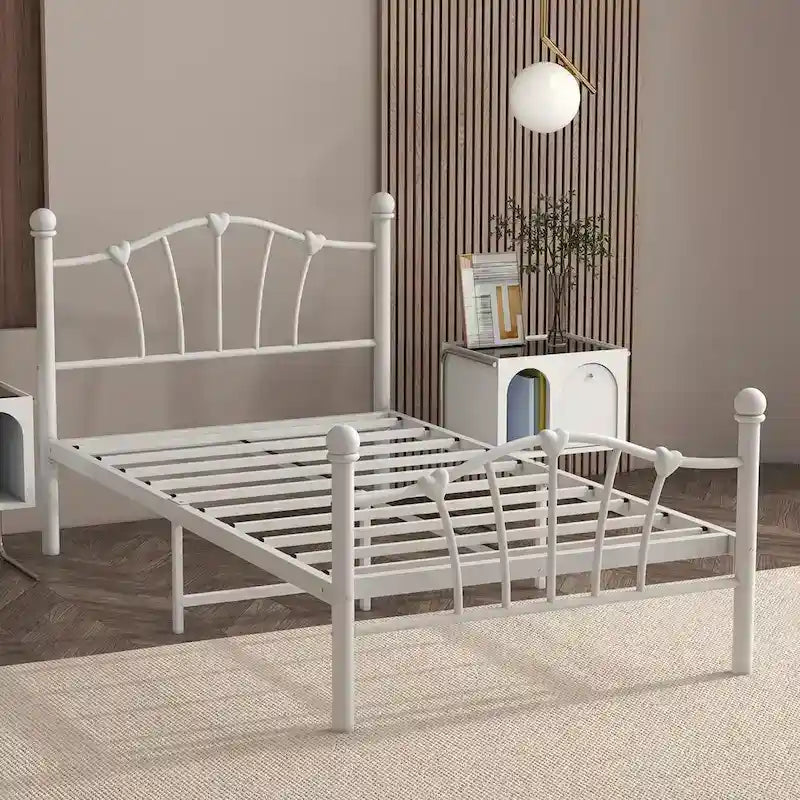 Struttura letto in metallo bianco a due piazze con testiera a cuore, singolo