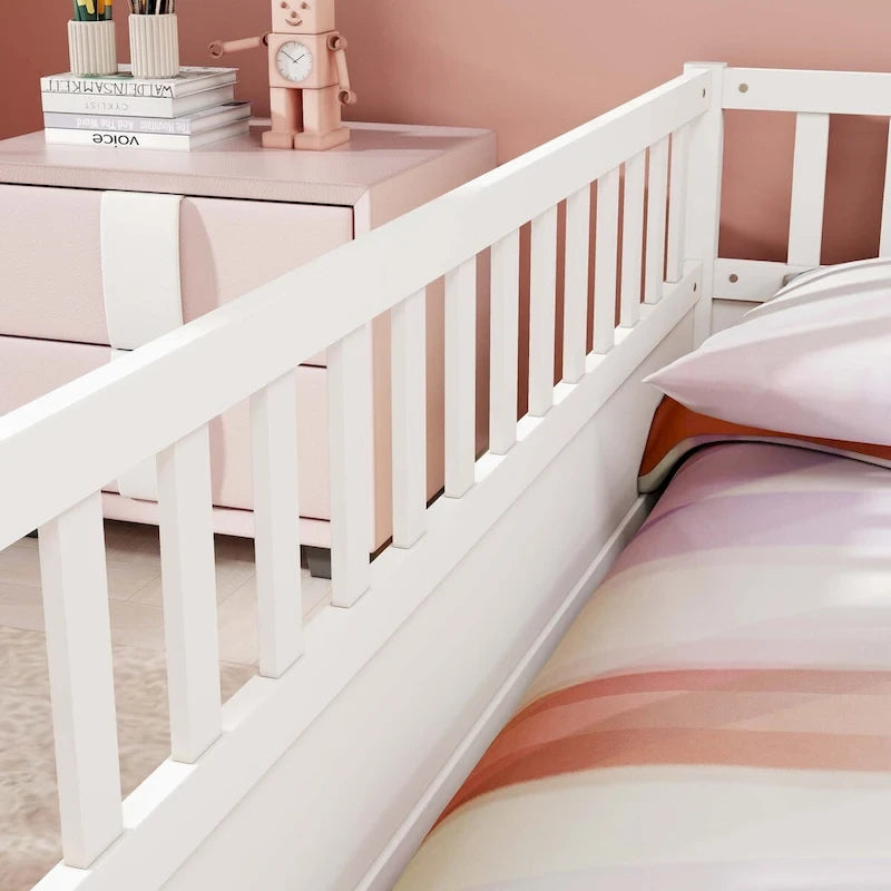 Letto a pavimento in pino bianco/grigio con spondina – Matrimoniale/Singolo, 1 bambino