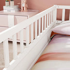 Letto a pavimento in pino bianco/grigio con spondina – Matrimoniale/Singolo, 1 bambino