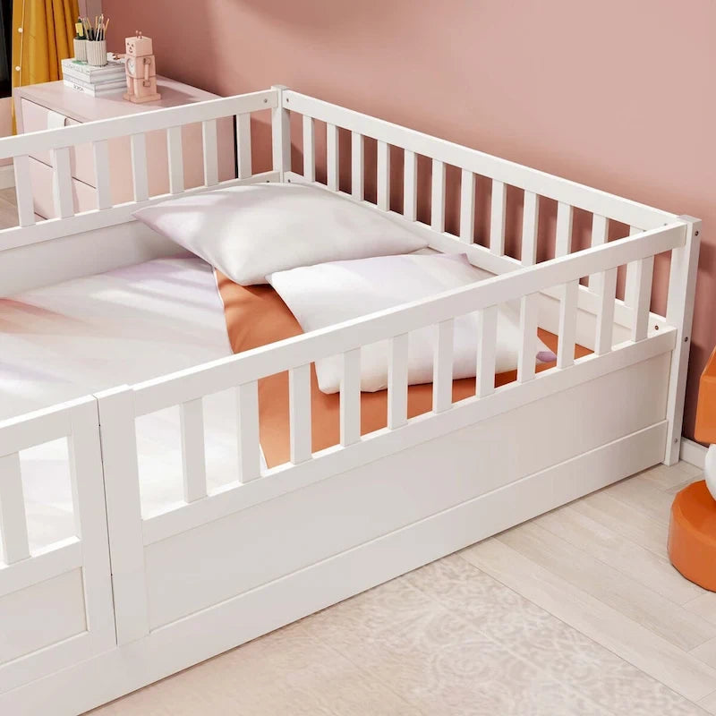 Letto a pavimento in pino bianco/grigio con spondina – Matrimoniale/Singolo, 1 bambino