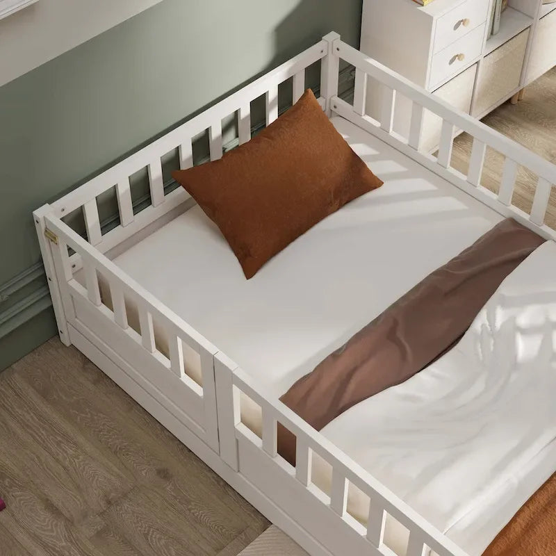 Letto a pavimento in pino bianco/grigio con spondina – Matrimoniale/Singolo, 1 bambino