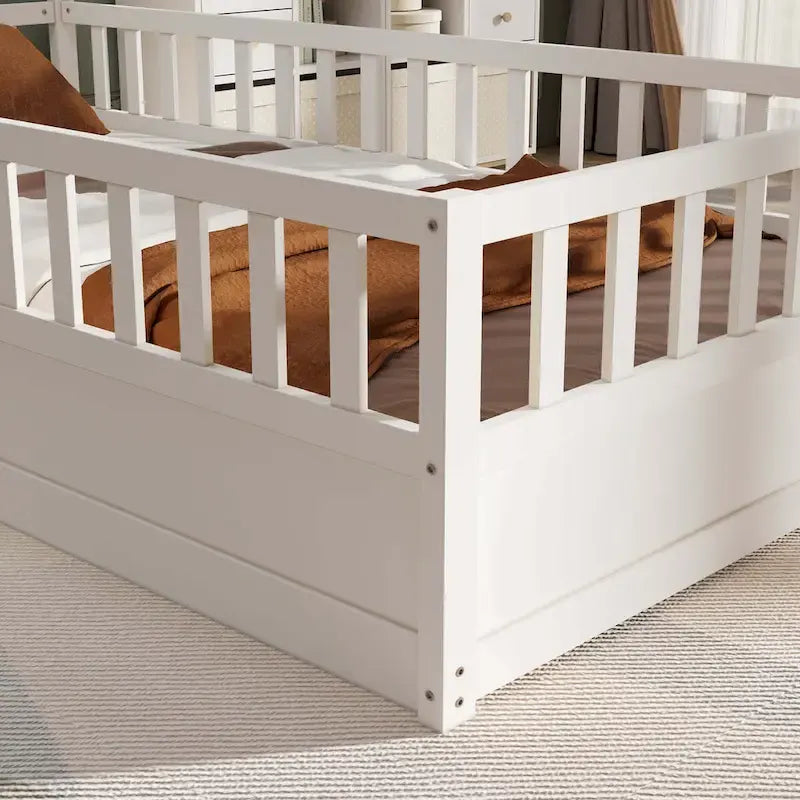 Letto a pavimento in pino bianco/grigio con spondina – Matrimoniale/Singolo, 1 bambino