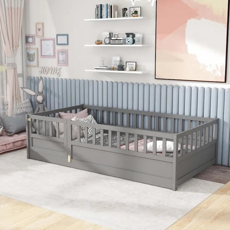 Letto a pavimento in pino bianco/grigio con spondina – Matrimoniale/Singolo, 1 bambino