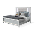 Letto king in velluto argentato capitonné con LED e profili a specchio