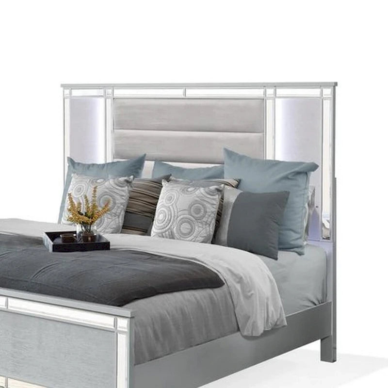 Letto king in velluto argentato capitonné con LED e profili a specchio